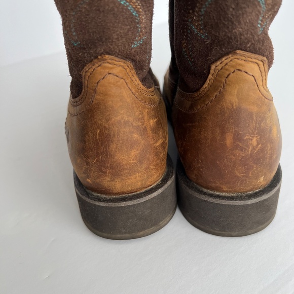 Ariat Women's Delilah Round Toe Western Boot Distressed size 6B - Picture 6 of 11